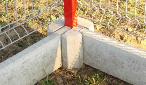 Сборный фундамент для забора